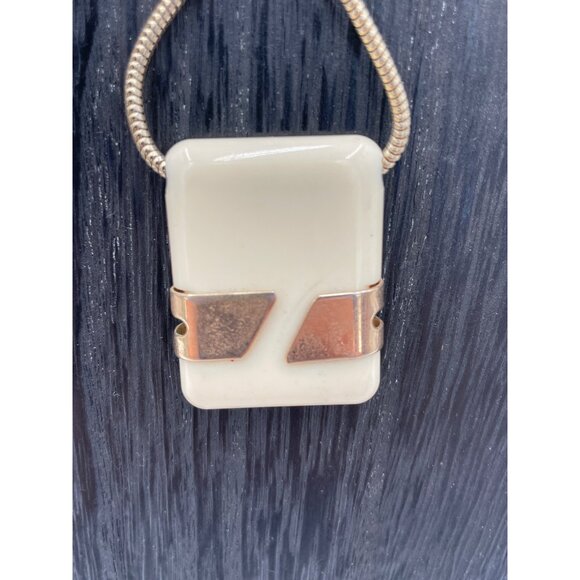 Whiting & Davis Vintage Cream & Gold Tone Pendant Necklace - Picture 5 of 6